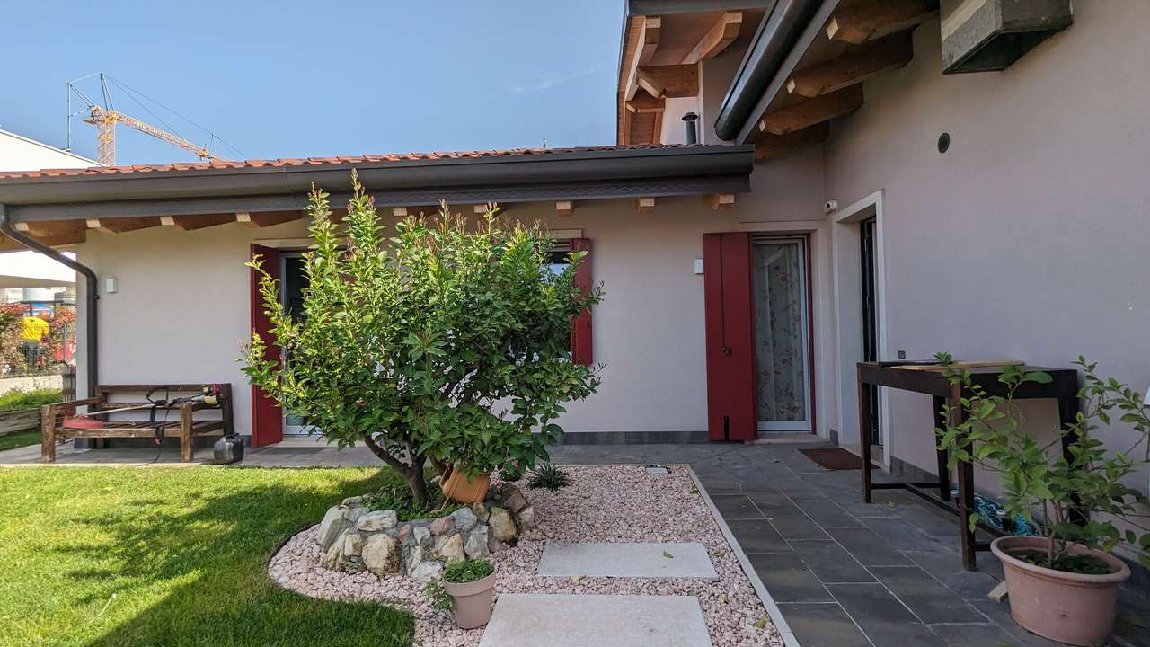 4-5 Zi. Villa in guter Wohnlage nahe Lazise, moderne Haustechnik, Wärmepumpe, Pool, Gardasee