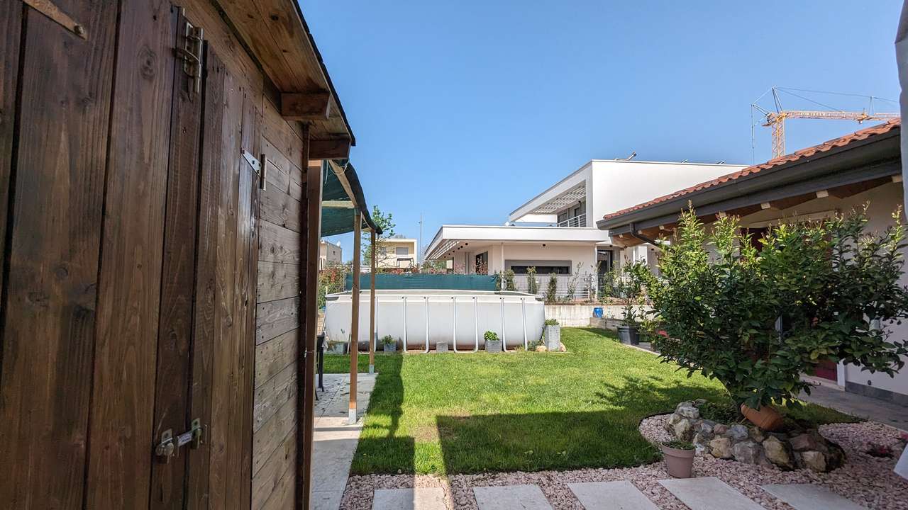 4-5 Zi. Villa in guter Wohnlage nahe Lazise, moderne Haustechnik, Wärmepumpe, Pool, Gardasee