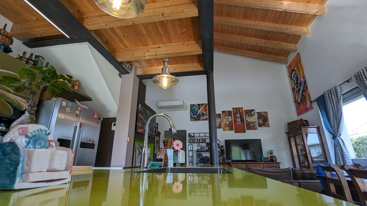 4-5 Zi. Villa in guter Wohnlage nahe Lazise, moderne Haustechnik, Wärmepumpe, Pool, Gardasee