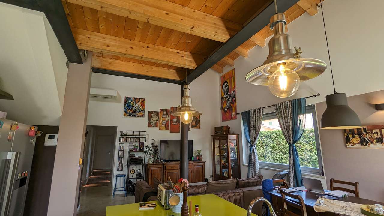 4-5 Zi. Villa in guter Wohnlage nahe Lazise, moderne Haustechnik, Wärmepumpe, Pool, Gardasee