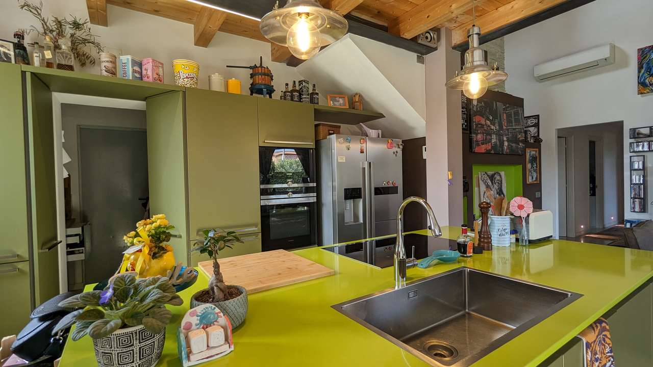 4-5 Zi. Villa in guter Wohnlage nahe Lazise, moderne Haustechnik, Wärmepumpe, Pool, Gardasee