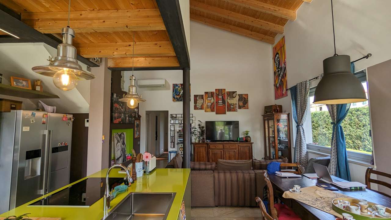 4-5 Zi. Villa in guter Wohnlage nahe Lazise, moderne Haustechnik, Wärmepumpe, Pool, Gardasee