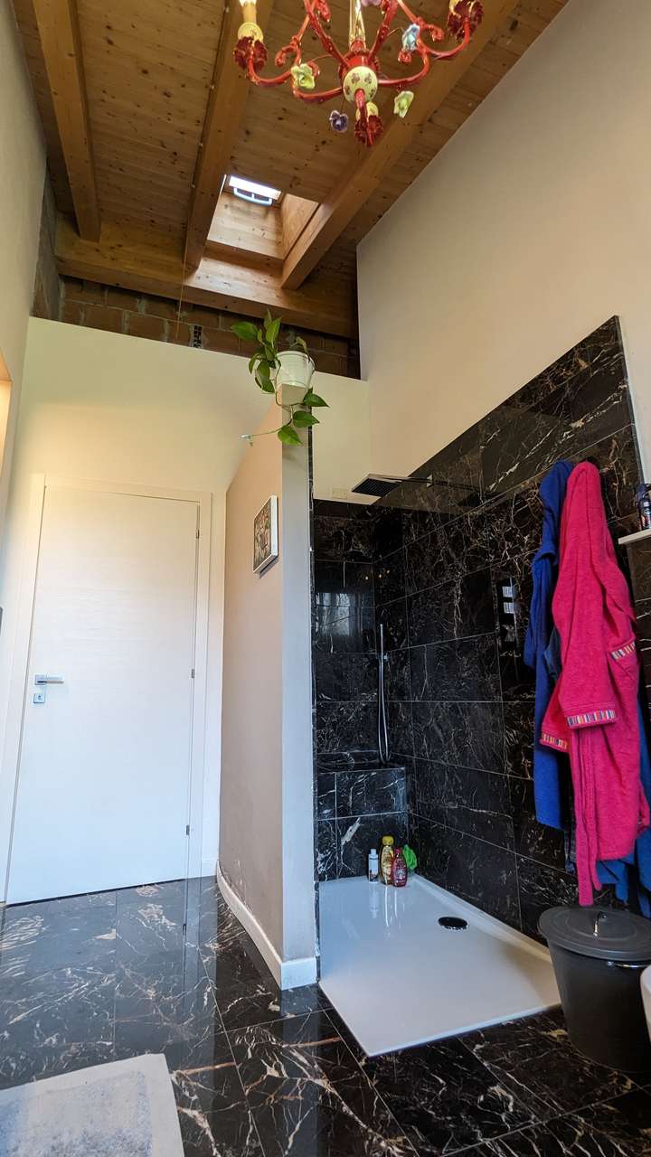 4-5 Zi. Villa in guter Wohnlage nahe Lazise, moderne Haustechnik, Wärmepumpe, Pool, Gardasee