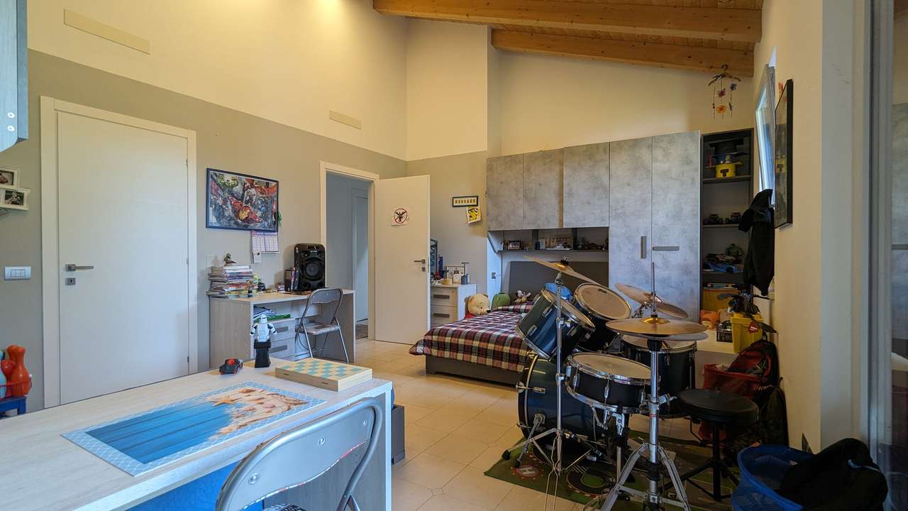 4-5 Zi. Villa in guter Wohnlage nahe Lazise, moderne Haustechnik, Wärmepumpe, Pool, Gardasee