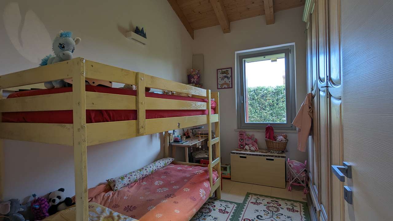 4-5 Zi. Villa in guter Wohnlage nahe Lazise, moderne Haustechnik, Wärmepumpe, Pool, Gardasee