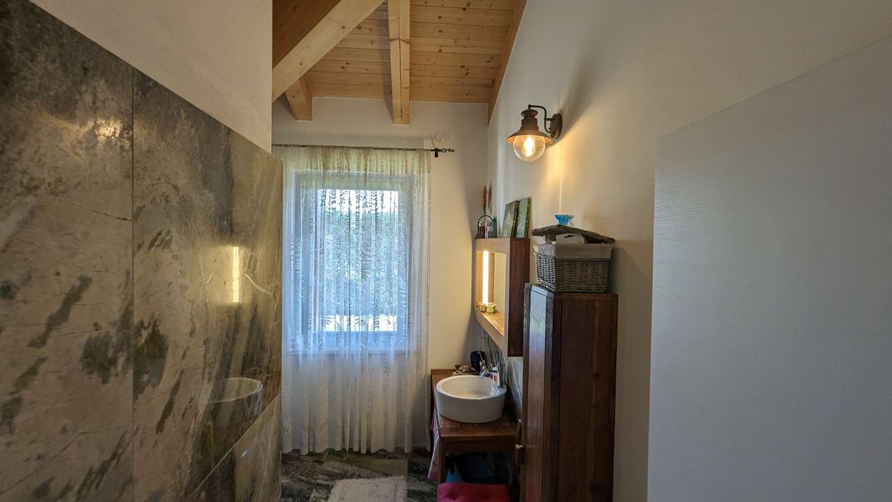 4-5 Zi. Villa in guter Wohnlage nahe Lazise, moderne Haustechnik, Wärmepumpe, Pool, Gardasee