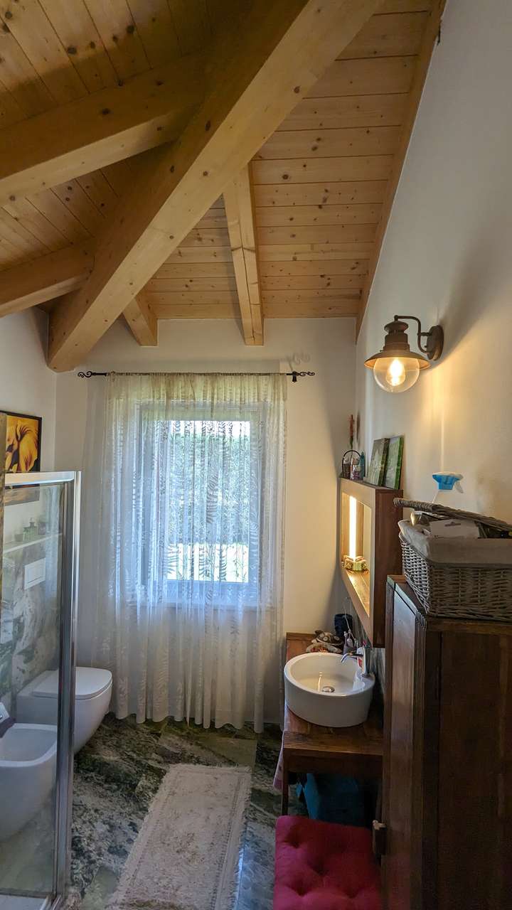 4-5 Zi. Villa in guter Wohnlage nahe Lazise, moderne Haustechnik, Wärmepumpe, Pool, Gardasee