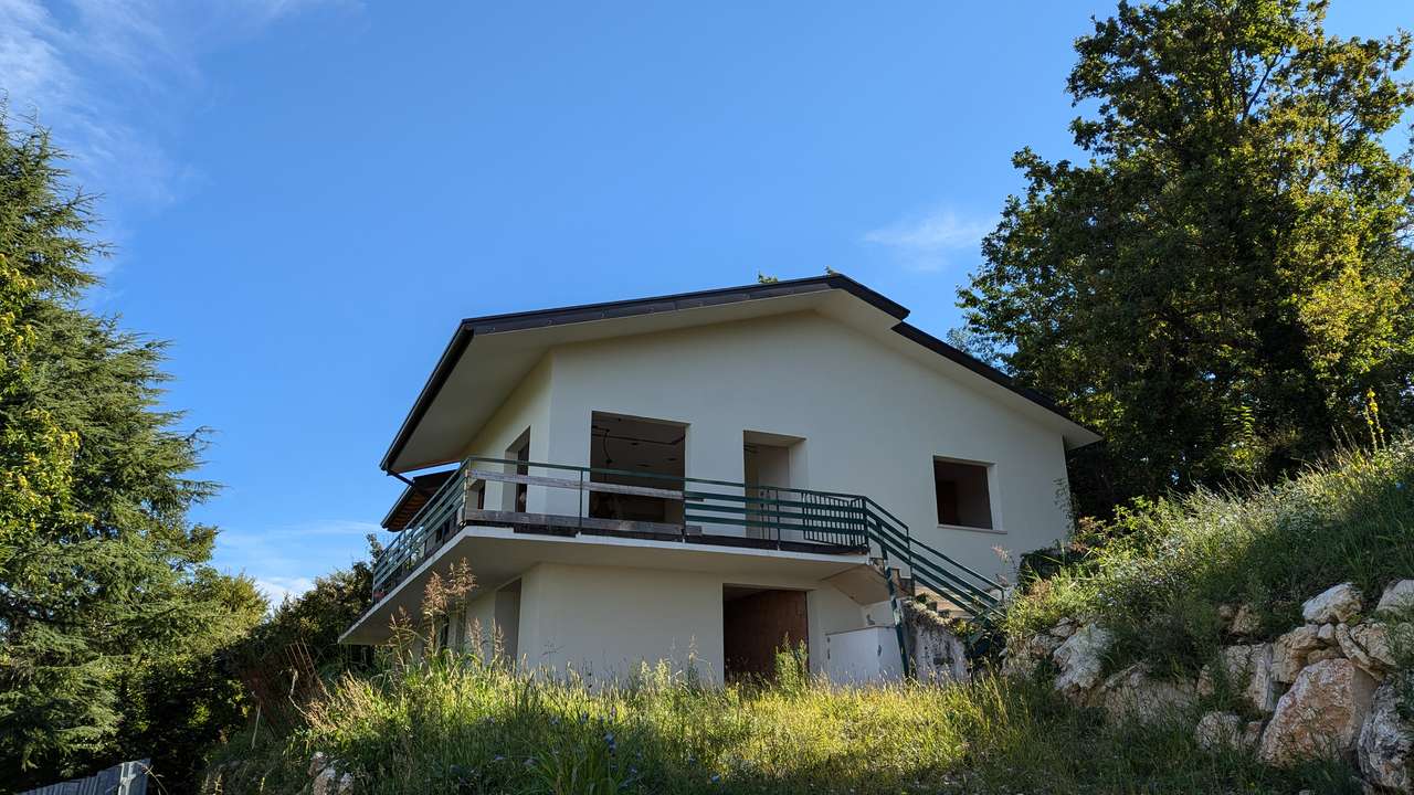 Villa mit Panoramablick Gardasee im Rohbau San Zeno di Montagna (Ausbauhaus)