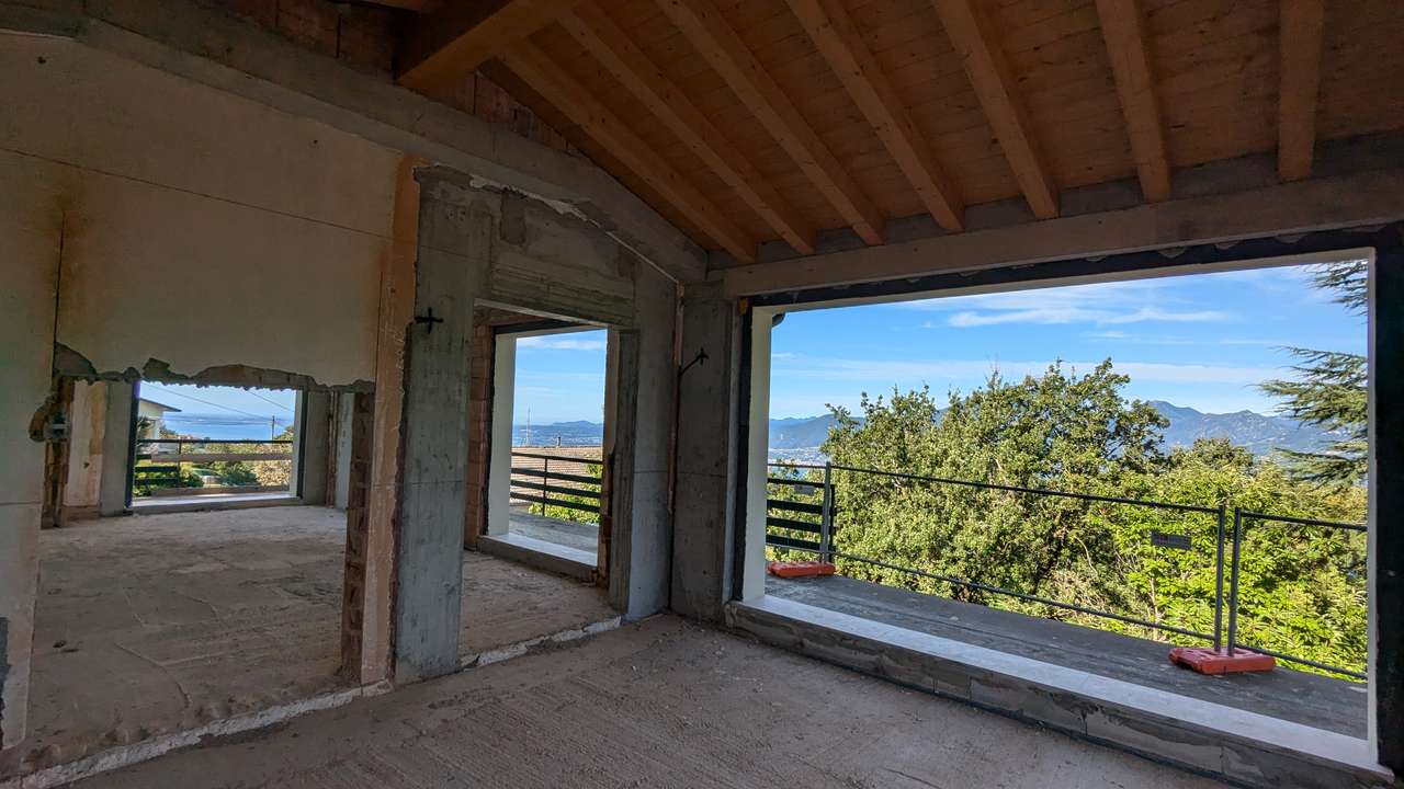 Villa mit Panoramablick Gardasee im Rohbau San Zeno di Montagna (Ausbauhaus)