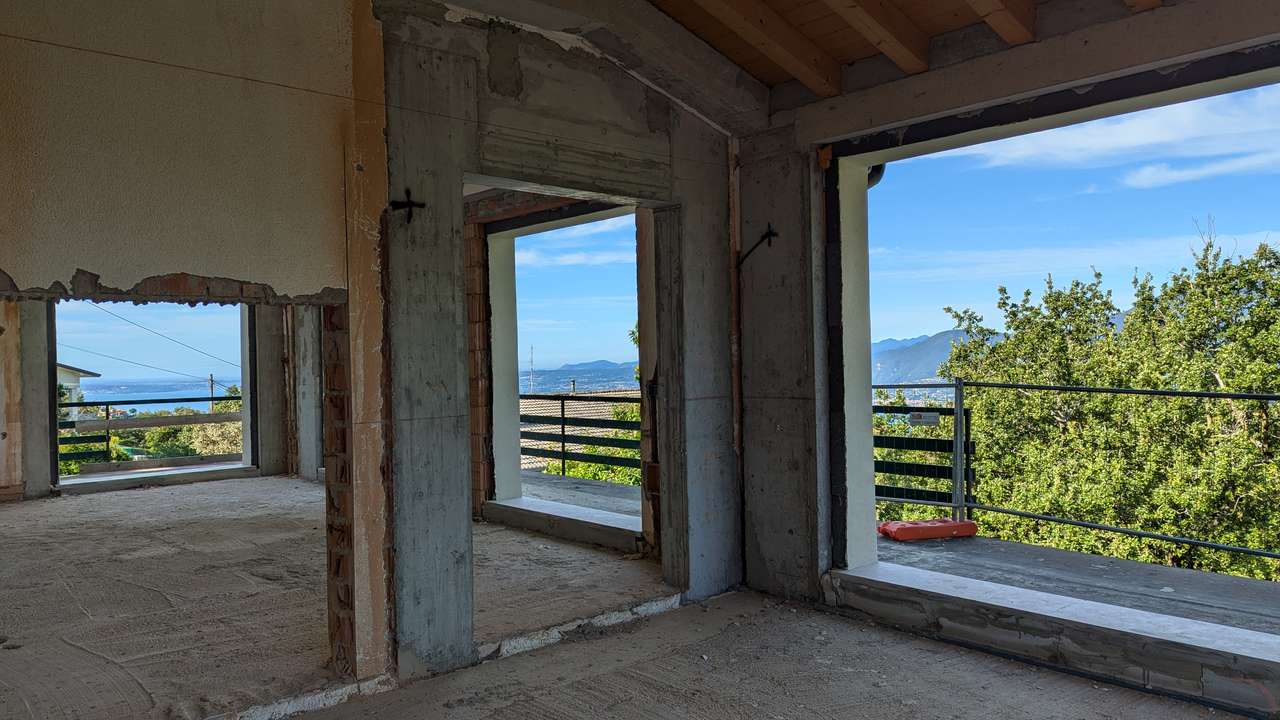 Villa mit Panoramablick Gardasee im Rohbau San Zeno di Montagna (Ausbauhaus)