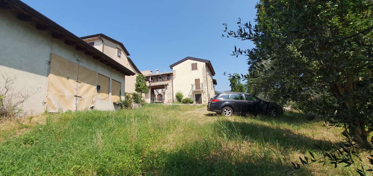 Rustico mit 8000qm Land, Olivenbäume, Fernblick zum Ausbau