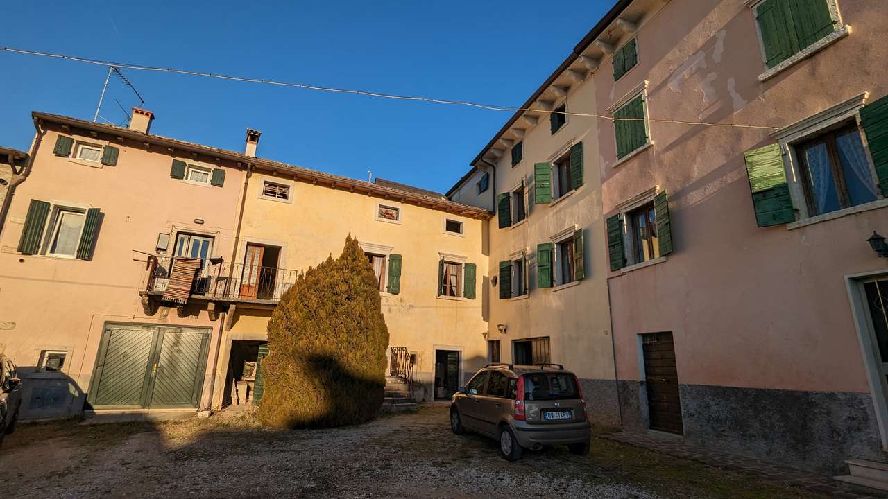 Rustiko mit 2 RMH in Ceredello Gardasee mit Potenzial und Gartengrundstück