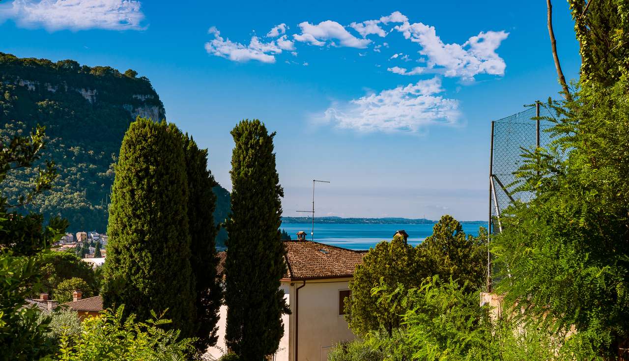 Villa in Garda mit 4SZ, 3 Bäder, Garage, Garten, traumhafter Seeblick