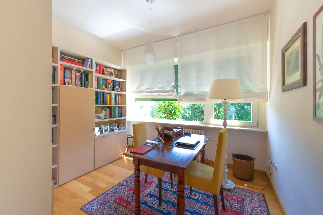 Villa in Garda mit 4SZ, 3 Bäder, Garage, Garten, traumhafter Seeblick