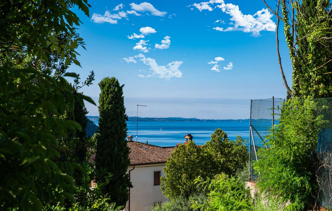 Villa in Garda mit 4SZ, 3 Bäder, Garage, Garten, traumhafter Seeblick