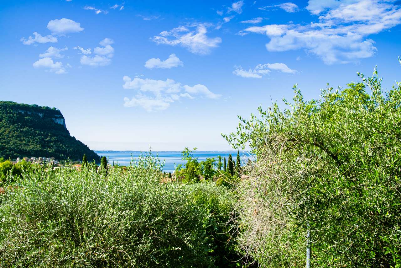 Villa in Garda mit 4SZ, 3 Bäder, Garage, Garten, traumhafter Seeblick