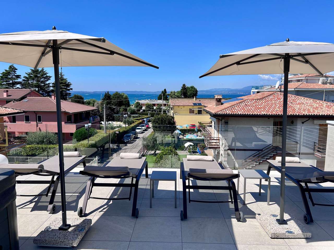 2 SZ Penthouse in Bardolino mit Gardasee-Blick und 40qm Dachterrasse mit Whirpool
