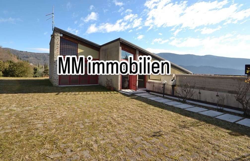 Prestigeträchtiges Architektenhaus in bester Lage Caprino Veronese am Gardasee