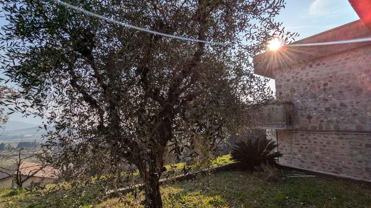 Prestigeträchtiges Architektenhaus in bester Lage Caprino Veronese am Gardasee