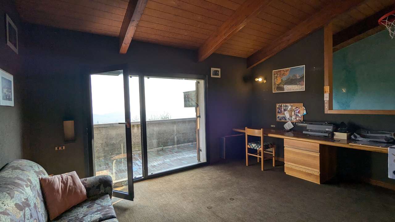 Prestigeträchtiges Architektenhaus in bester Lage Caprino Veronese am Gardasee