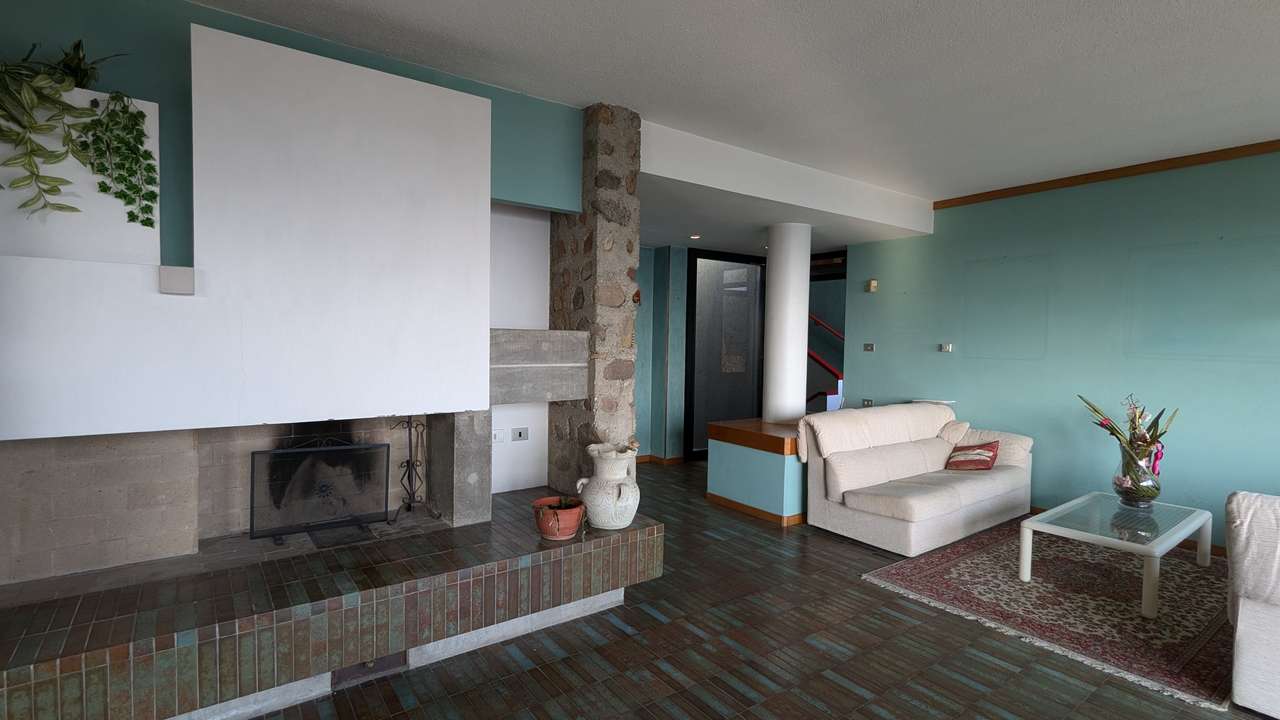 Prestigeträchtiges Architektenhaus in bester Lage Caprino Veronese am Gardasee