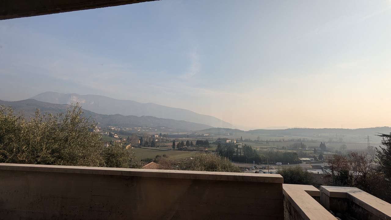 Prestigeträchtiges Architektenhaus in bester Lage Caprino Veronese am Gardasee