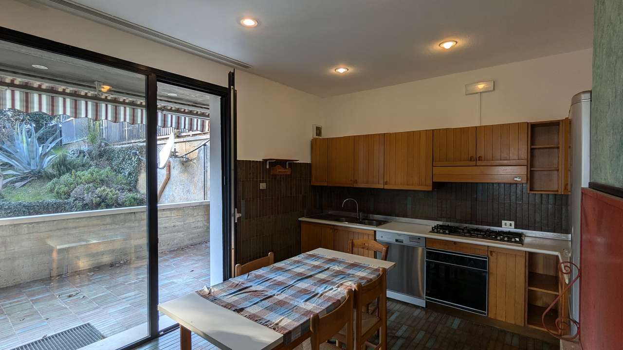 Prestigeträchtiges Architektenhaus in bester Lage Caprino Veronese am Gardasee