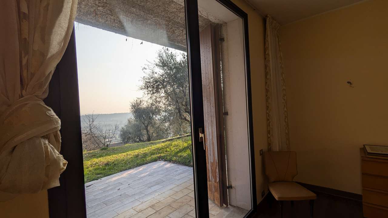 Prestigeträchtiges Architektenhaus in bester Lage Caprino Veronese am Gardasee