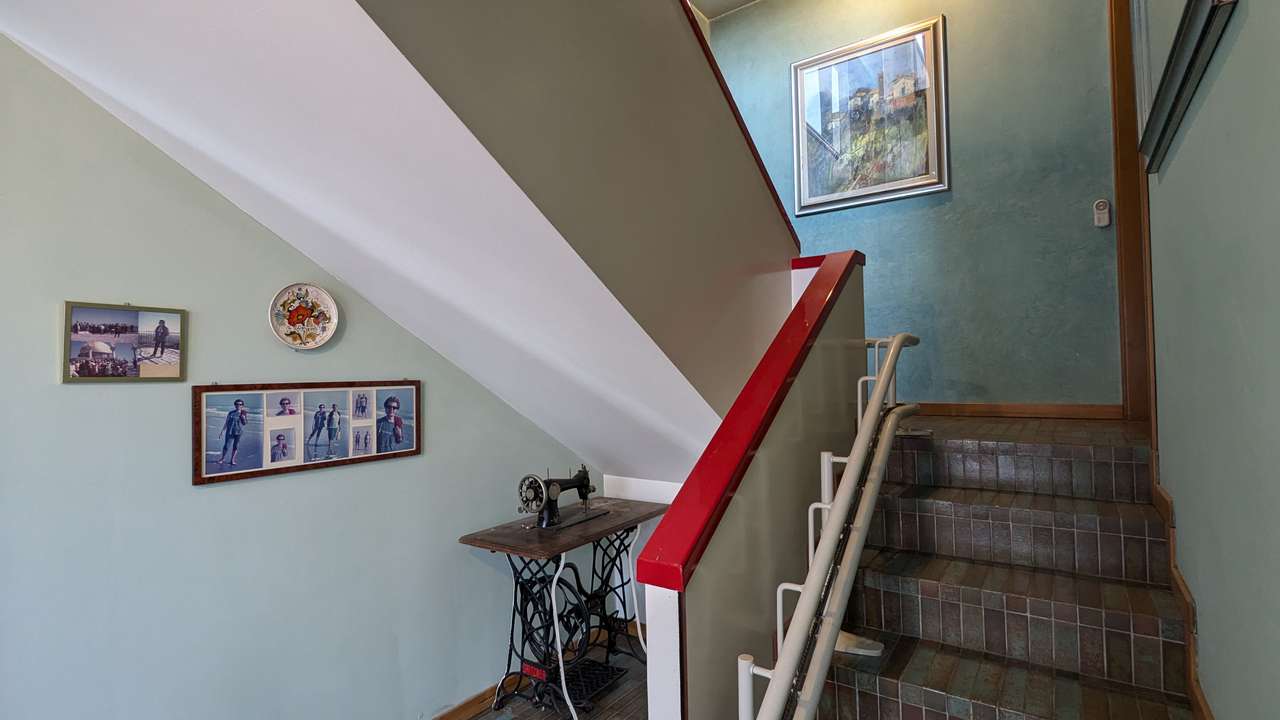 Prestigeträchtiges Architektenhaus in bester Lage Caprino Veronese am Gardasee