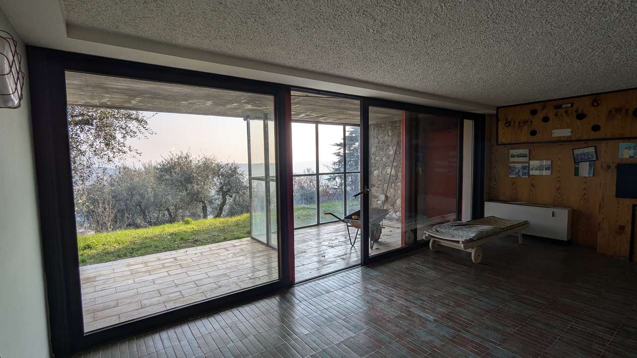 Prestigeträchtiges Architektenhaus in bester Lage Caprino Veronese am Gardasee