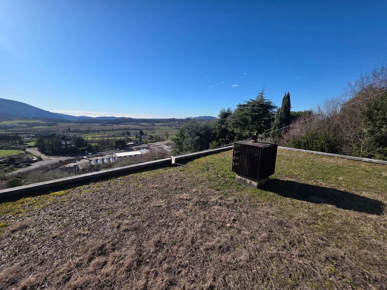 Prestigeträchtiges Architektenhaus in bester Lage Caprino Veronese am Gardasee