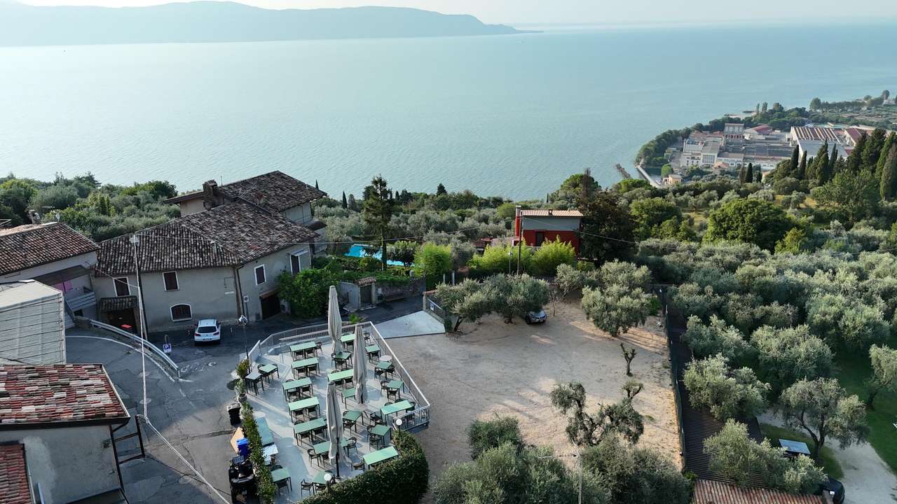 Restaurant mit Eisdiele und Seeblick, 145 Sitzplätze, Gardasee, neuwertig aus 2024