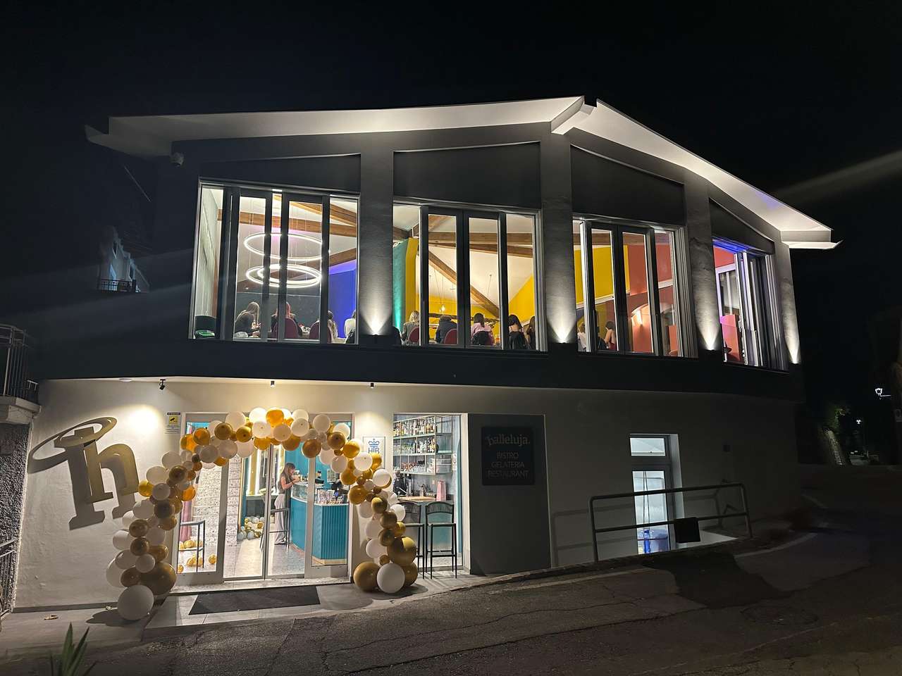 Restaurant mit Eisdiele und Seeblick, 145 Sitzplätze, Gardasee, neuwertig aus 2024