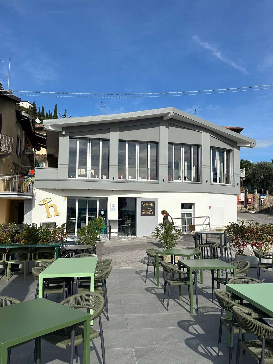 Restaurant mit Eisdiele und Seeblick, 145 Sitzplätze, Gardasee, neuwertig aus 2024