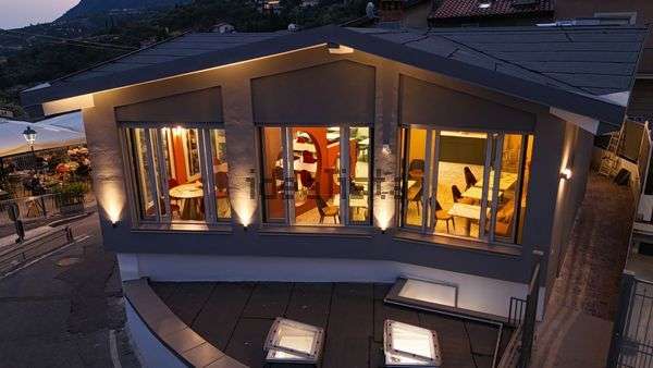 Restaurant mit Eisdiele und Seeblick, 145 Sitzplätze, Gardasee, neuwertig aus 2024