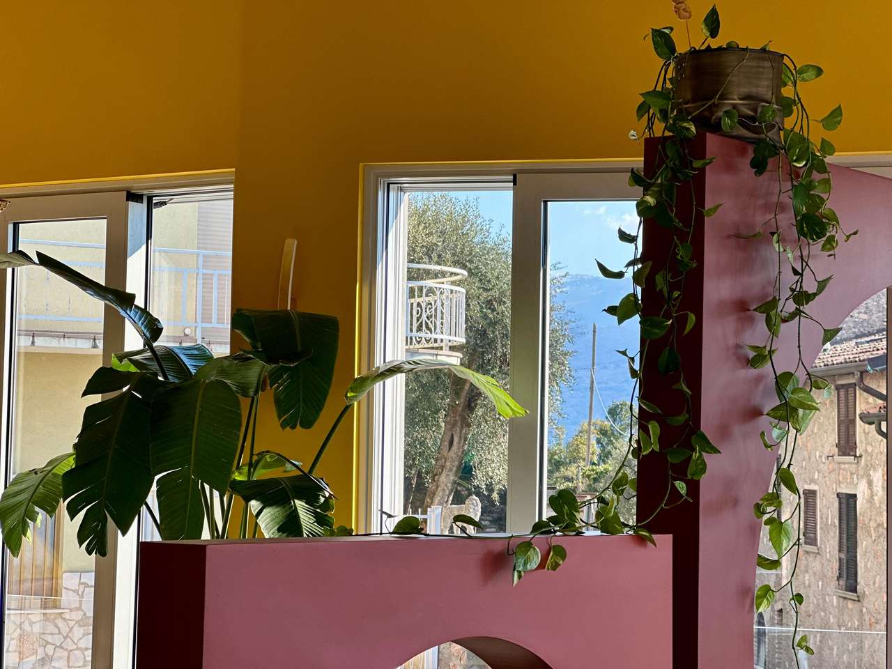 Restaurant mit Eisdiele und Seeblick, 145 Sitzplätze, Gardasee, neuwertig aus 2024