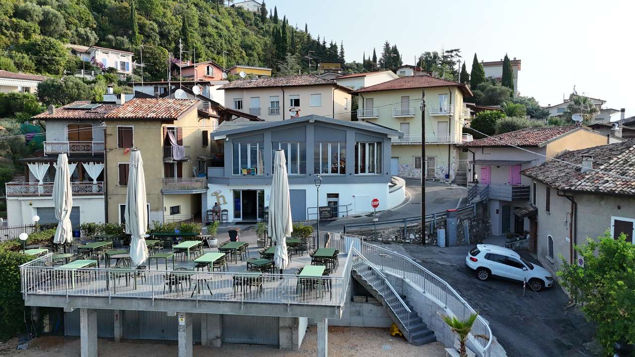 Restaurant mit Eisdiele und Seeblick, 145 Sitzplätze, Gardasee, neuwertig aus 2024