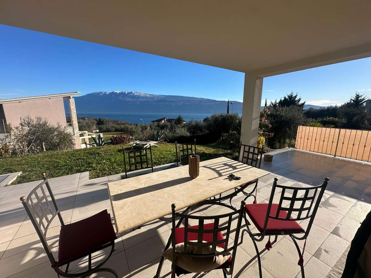 renovierte Villa mit Seeblick, 250qm Wfl., Garten, Garage, Klima