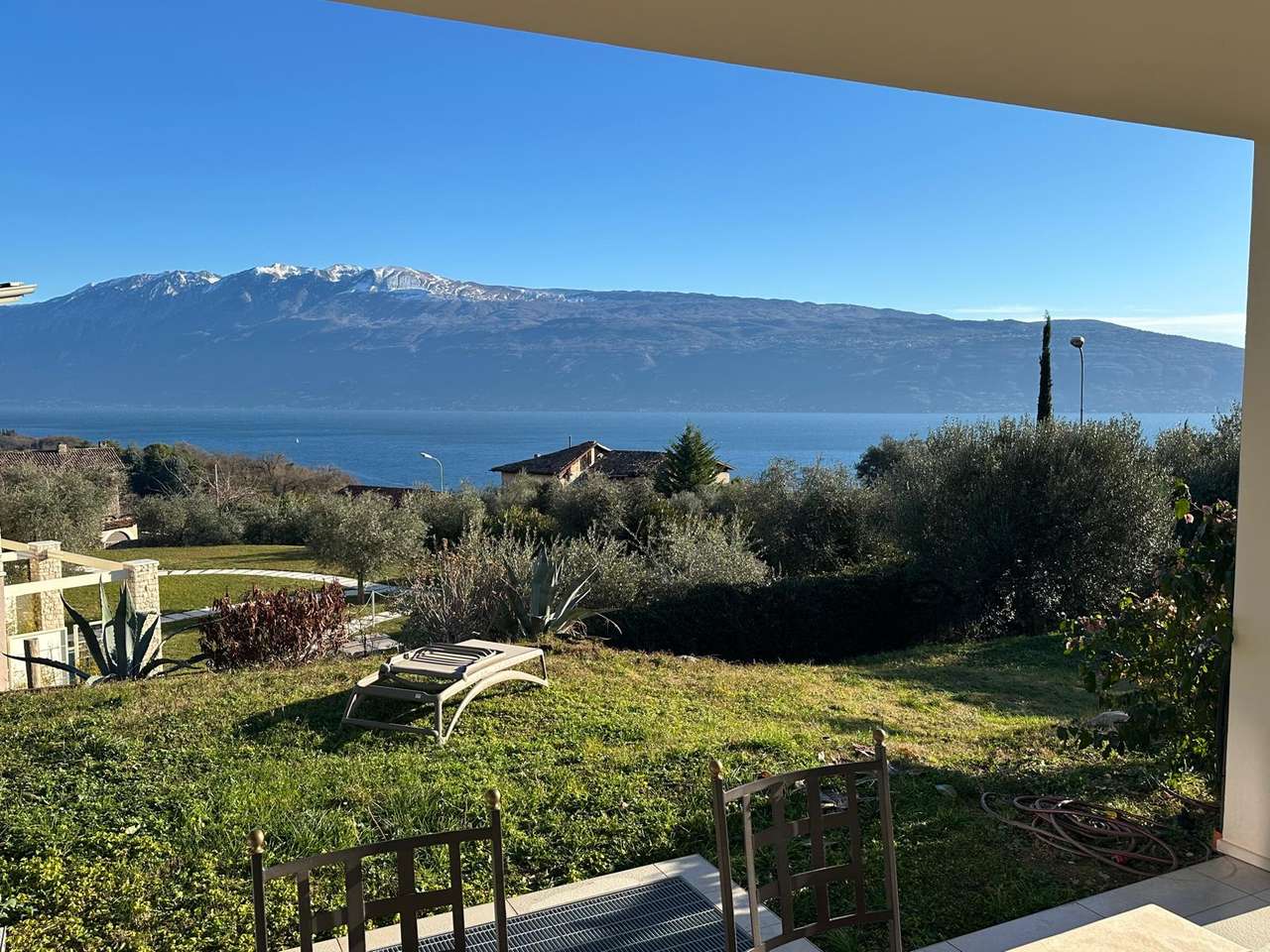 renovierte Villa mit Seeblick, 250qm Wfl., Garten, Garage, Klima