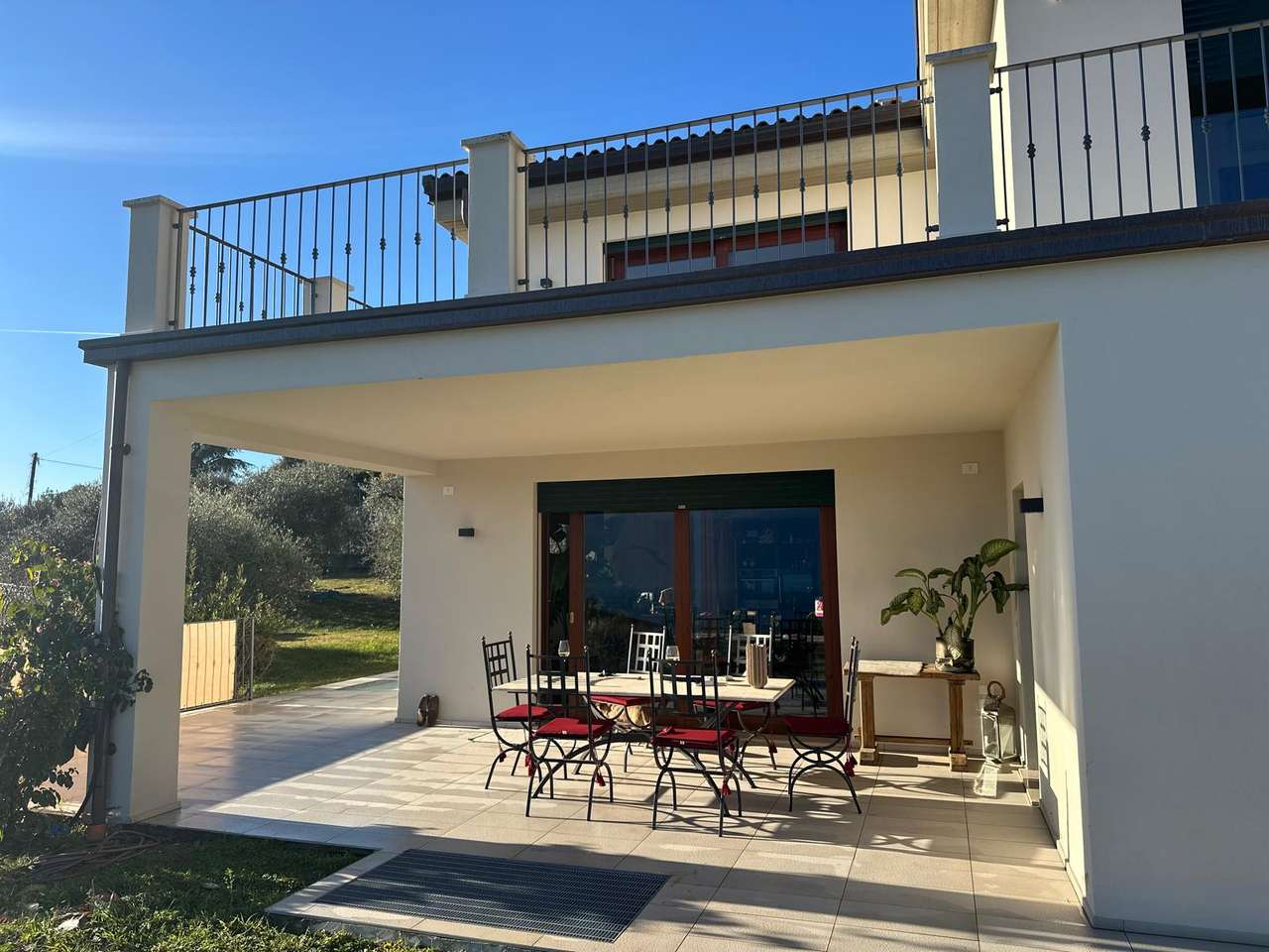 renovierte Villa mit Seeblick, 250qm Wfl., Garten, Garage, Klima