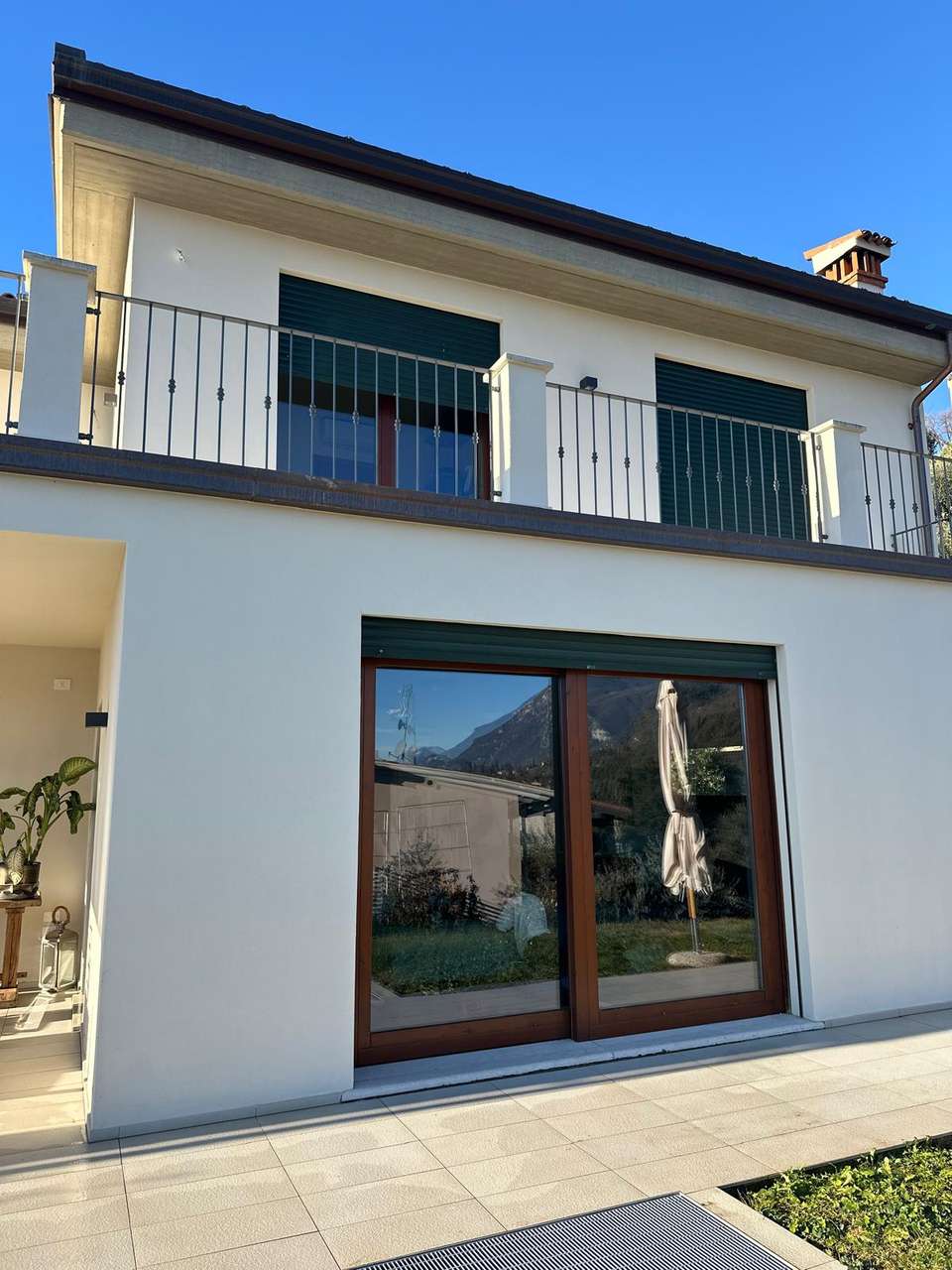 renovierte Villa mit Seeblick, 250qm Wfl., Garten, Garage, Klima