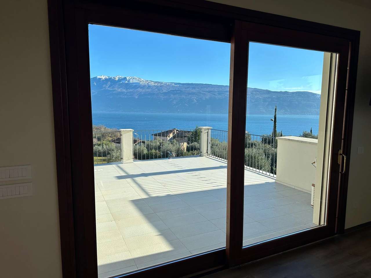 renovierte Villa mit Seeblick, 250qm Wfl., Garten, Garage, Klima