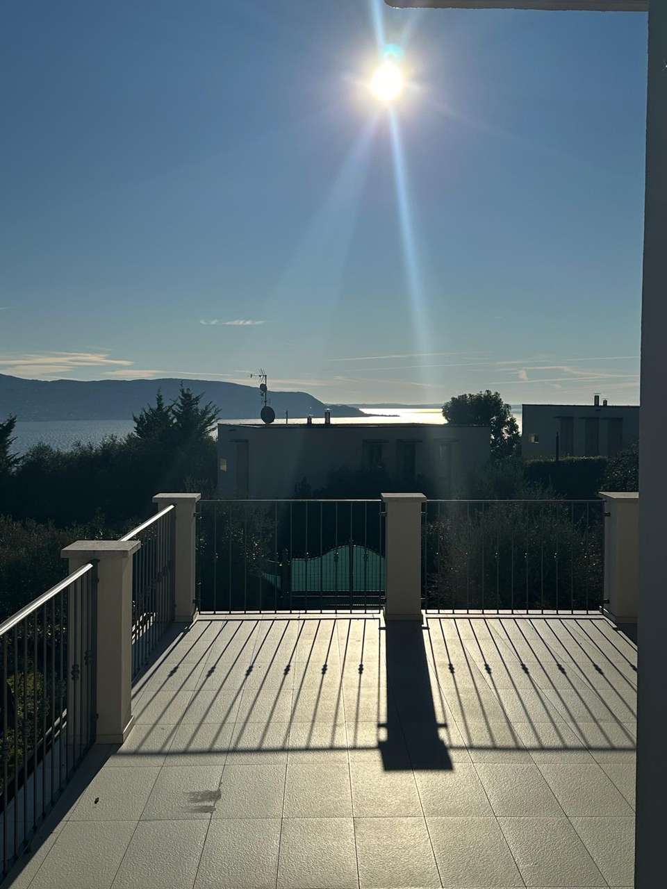 renovierte Villa mit Seeblick, 250qm Wfl., Garten, Garage, Klima