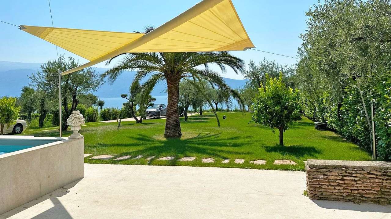 Villa mit Panoramablick Gardasee, Pool, Bootsanleger, Seezugang, ruhige Lage