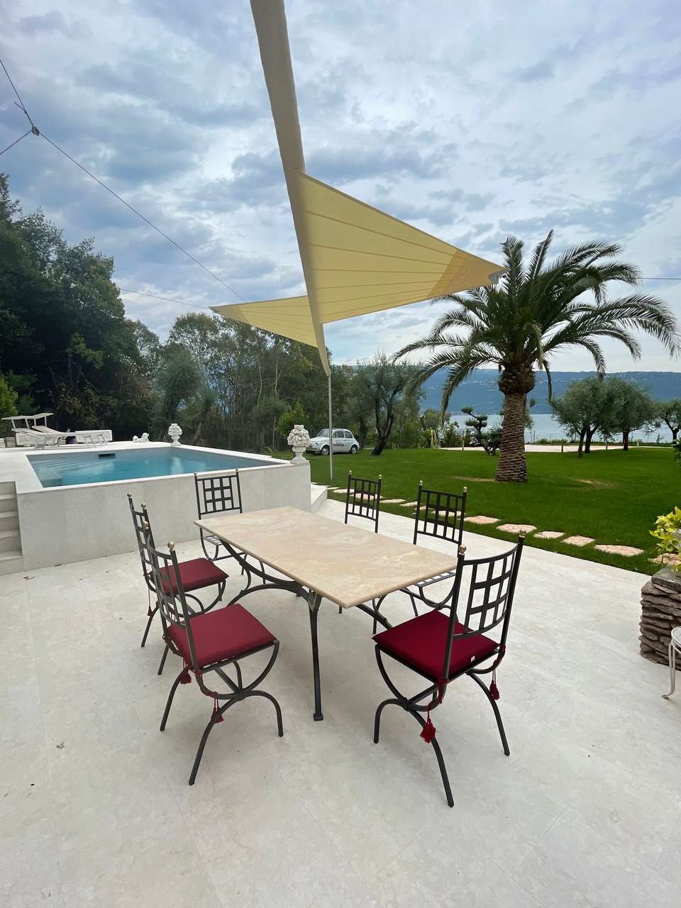 Villa mit Panoramablick Gardasee, Pool, Bootsanleger, Seezugang, ruhige Lage