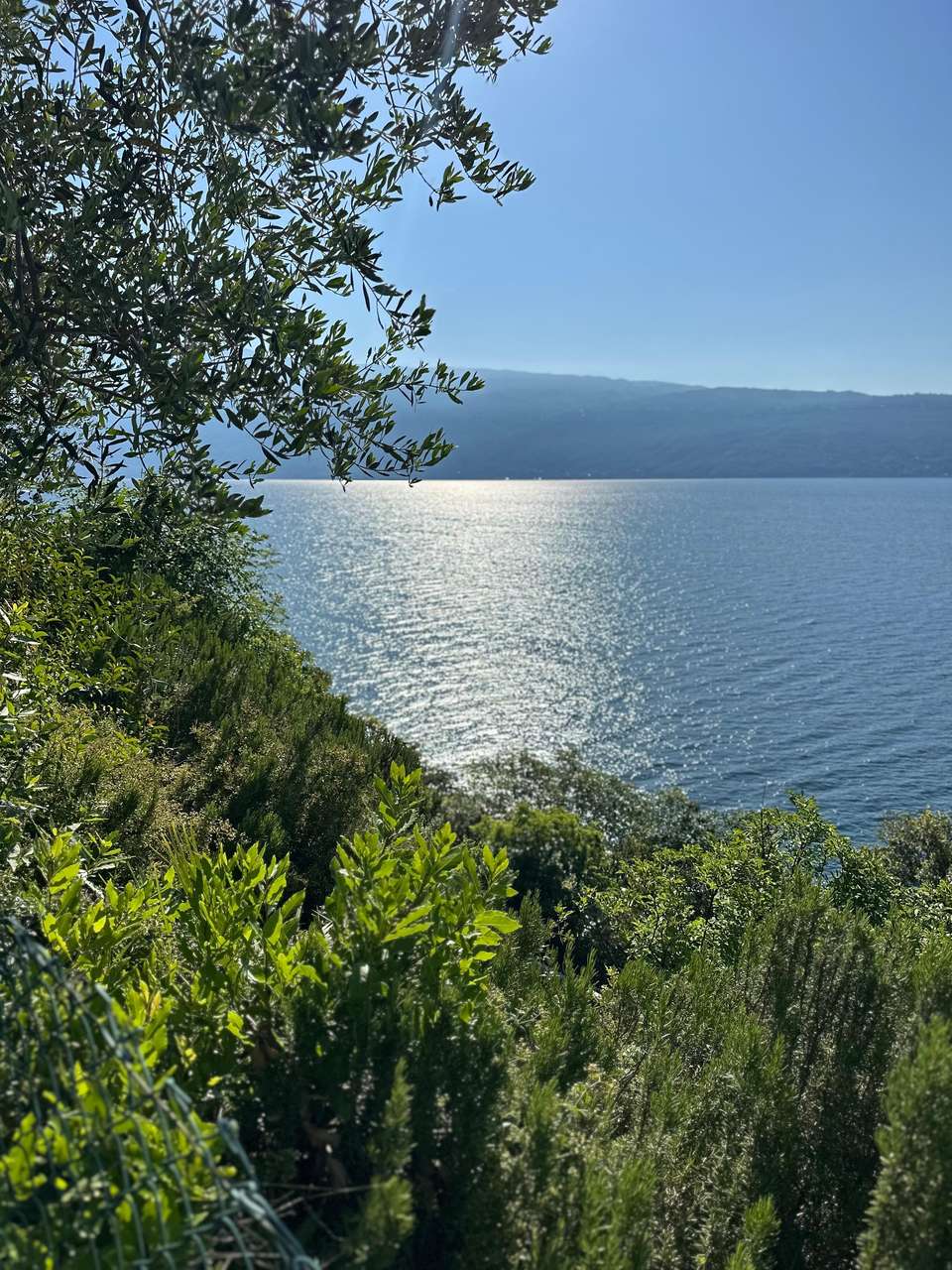 Villa mit Panoramablick Gardasee, Pool, Bootsanleger, Seezugang, ruhige Lage