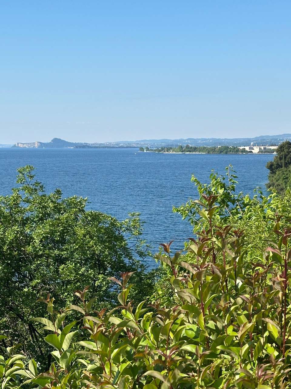 Villa mit Panoramablick Gardasee, Pool, Bootsanleger, Seezugang, ruhige Lage