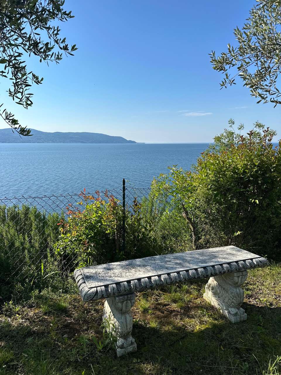 Villa mit Panoramablick Gardasee, Pool, Bootsanleger, Seezugang, ruhige Lage