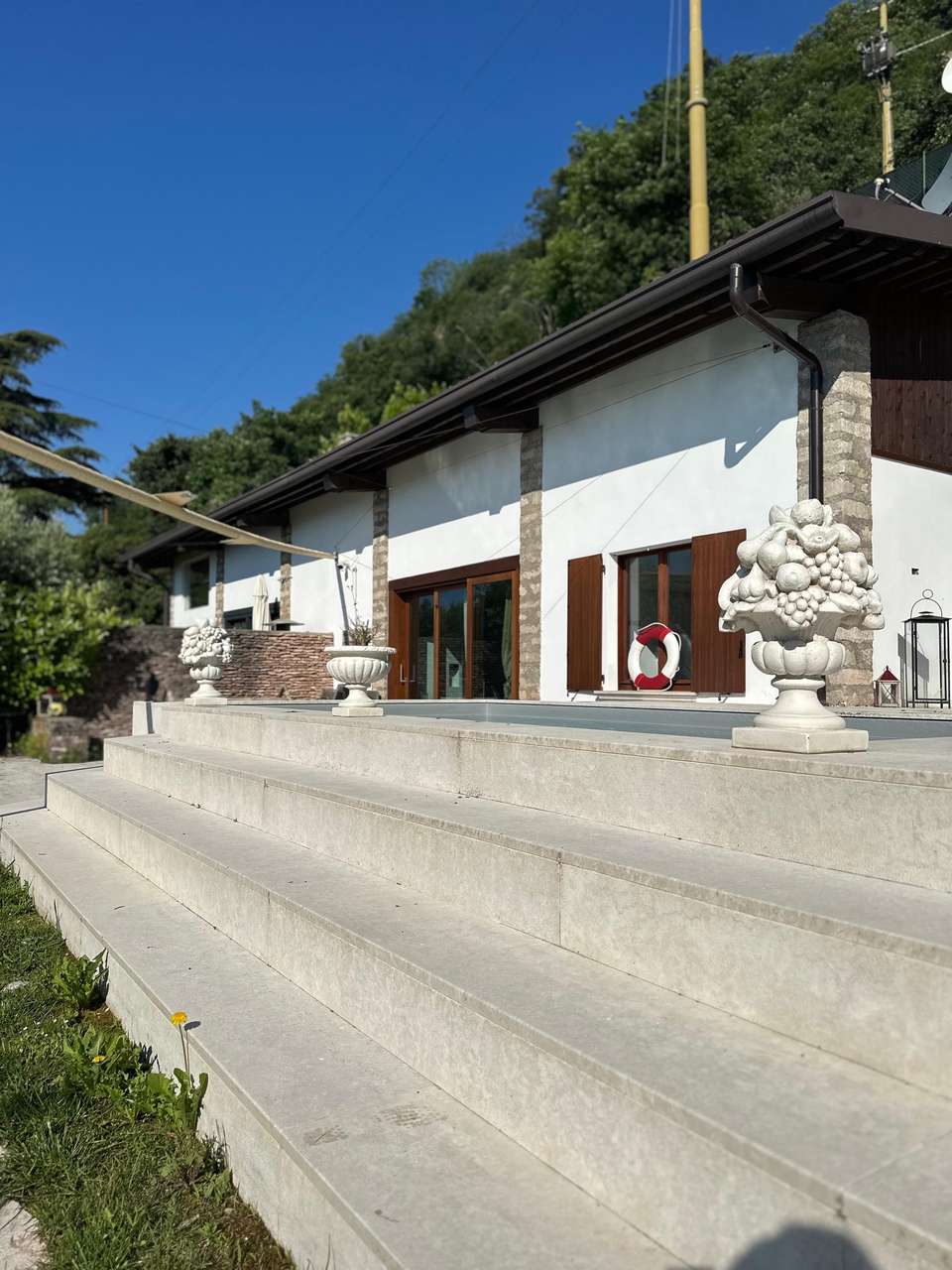 Villa mit Panoramablick Gardasee, Pool, Bootsanleger, Seezugang, ruhige Lage