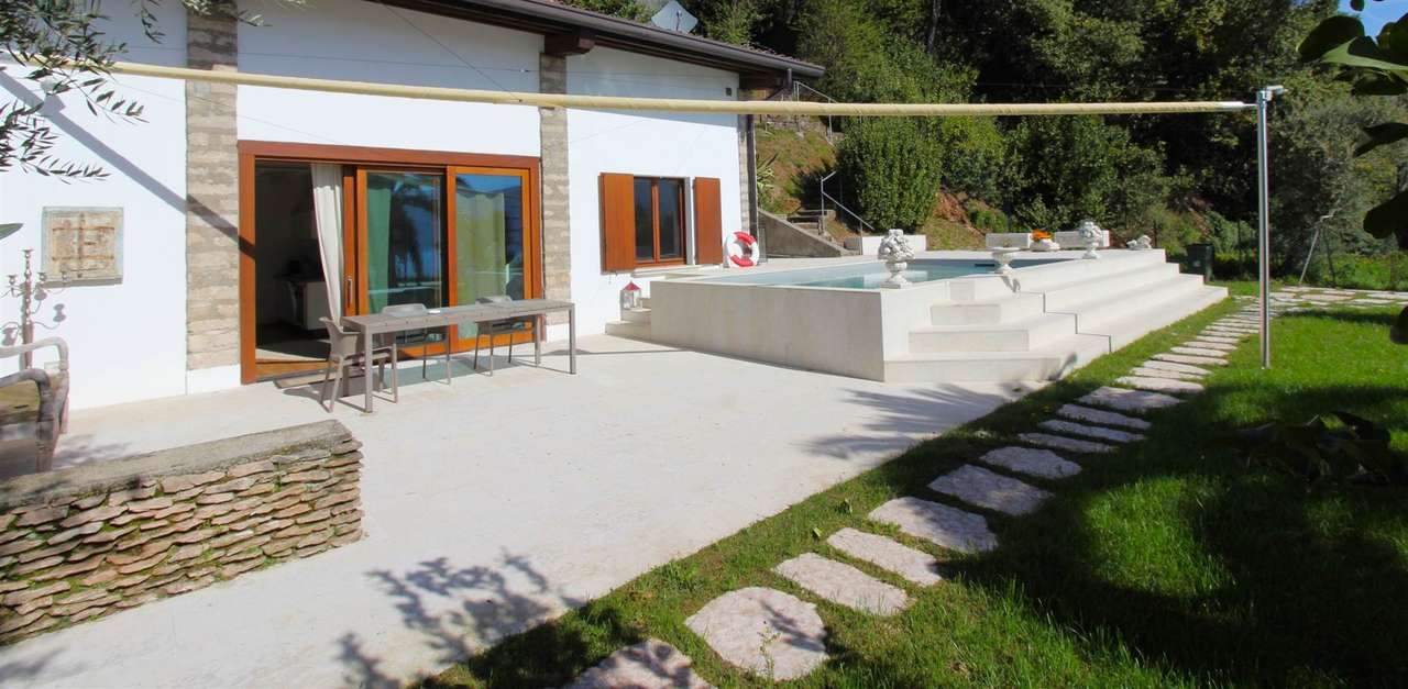 Villa mit Panoramablick Gardasee, Pool, Bootsanleger, Seezugang, ruhige Lage